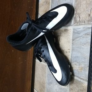 Nike size 3 boys/girls soccer cleats